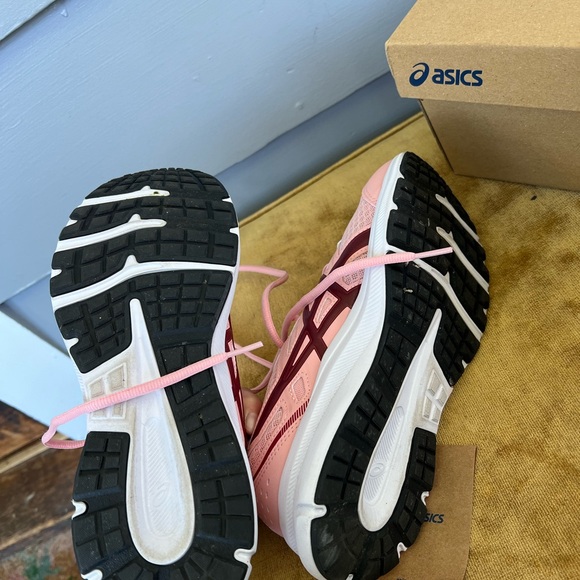 Asics Women's  Jolt 3 PinkRunning Sneaker size 8 - Picture 3 of 4